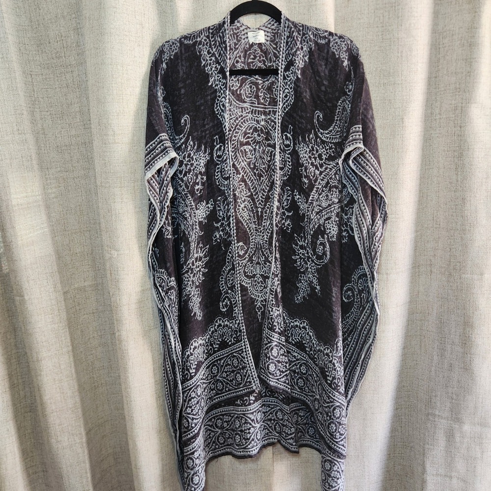 Melrose & Market One Size Kimono Gray White Paisley Floral Pattern Light Flowy